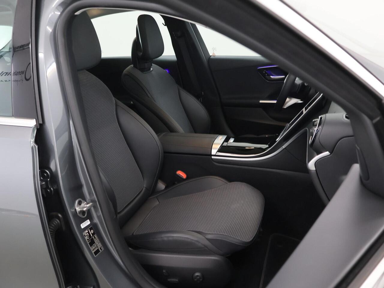 Mercedes-Benz C-KLASSE 200 Launch Edition Luxury Line | Panoramadak | Stoelverwarming | Sfeerverlichting | Achteruitrijcamera |