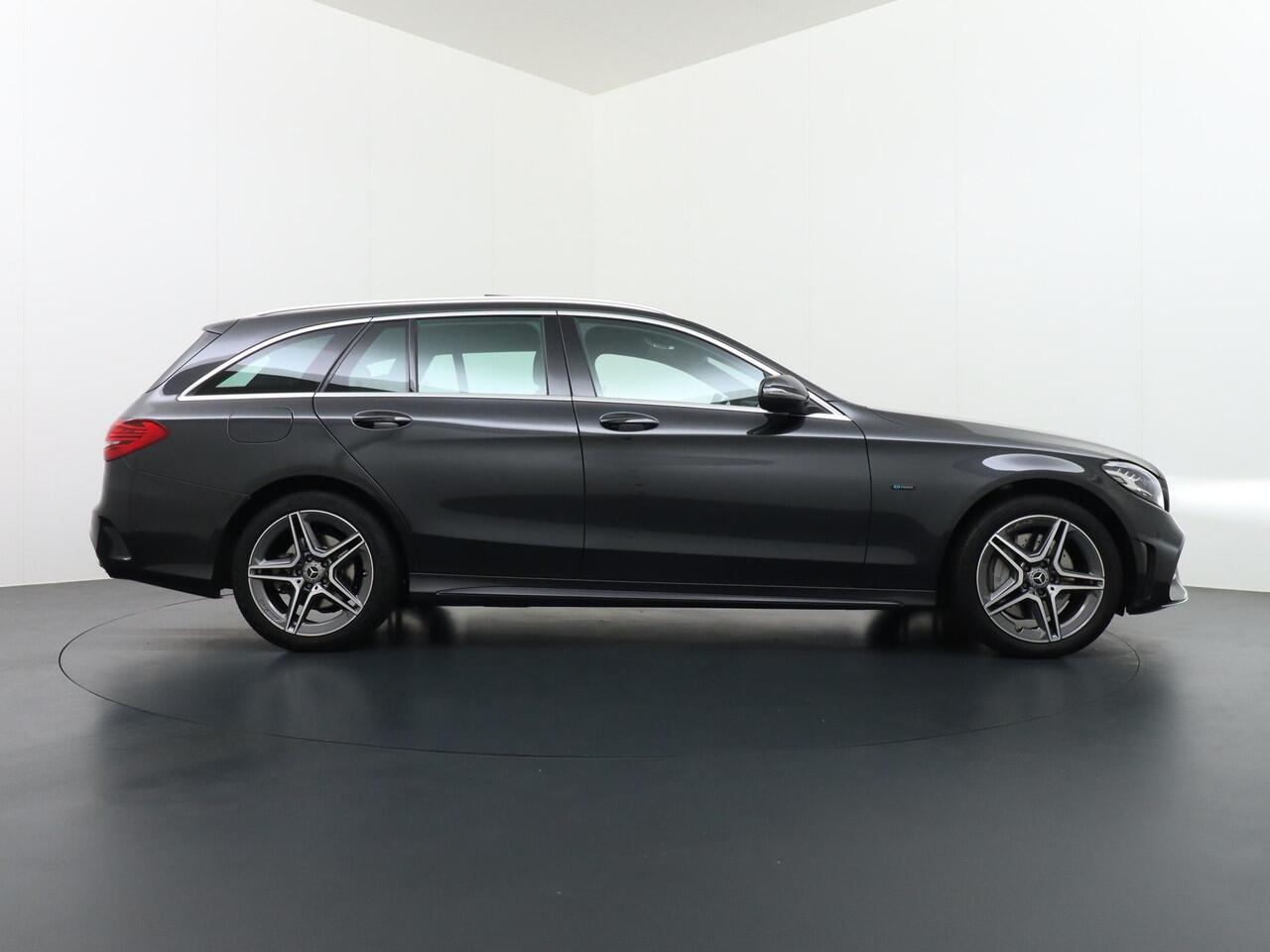 Mercedes-Benz C-KLASSE Estate 300 e Advantage Pack AMG PHEV PLUG-IN HYBRIDE | ADAPTIEVE CRUISE CONTROL | BURMESTER AUDIO | PANORAMADAK | LEDER/ALCANTARA | FULL OPTIONS | RIJKLAAR MET 12 MAANDEN BOVAG GARANTIE