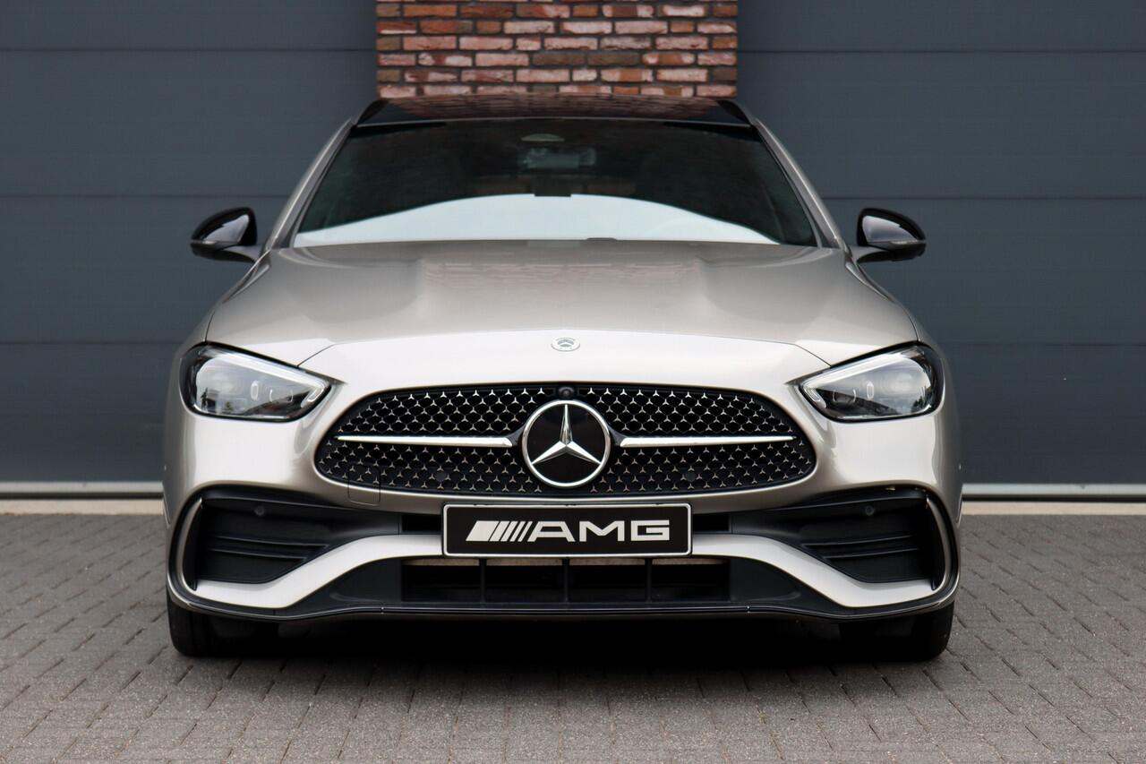 Mercedes-Benz C-KLASSE Estate 300 de AMG Line | Distronic | Panoramadak | Memory | Burmester | Digital Light | HUD | Verwarmd Stuurwiel | Surround Camera | Augmented Reality |