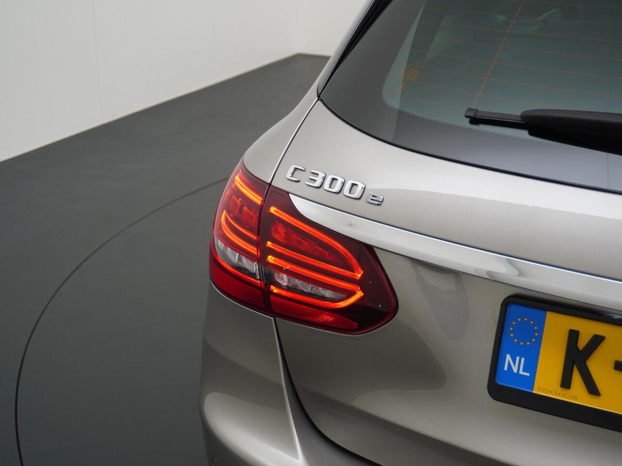 Mercedes-Benz C-KLASSE Estate C 300 e Estate AMG line | Trekhaak LED Sfeer