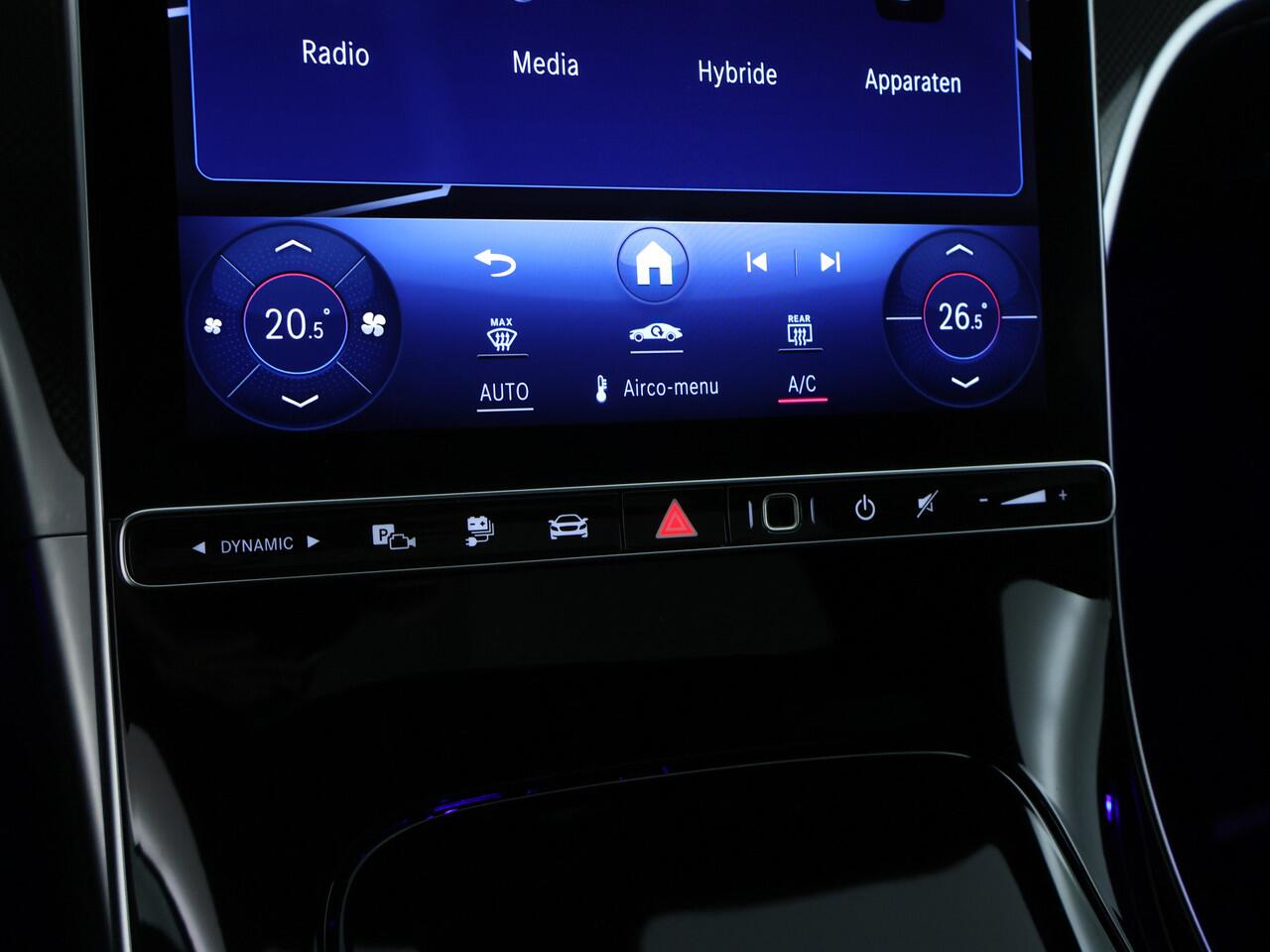 Mercedes-Benz C-KLASSE Estate 300 e AMG Line | AMG Line | Trekhaak | Panoramadak | Distronic | Stuur en Stoelverwarming | Inclusief 48 maanden MB Certified garantie voor Europa.