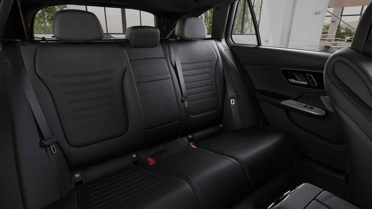 Mercedes-Benz C-KLASSE Estate 300e Business Solution AMG | Panoramaschuifdak | Burmester | Rijassistentiepakket | DIGITAL LIGHT | Trekhaak |