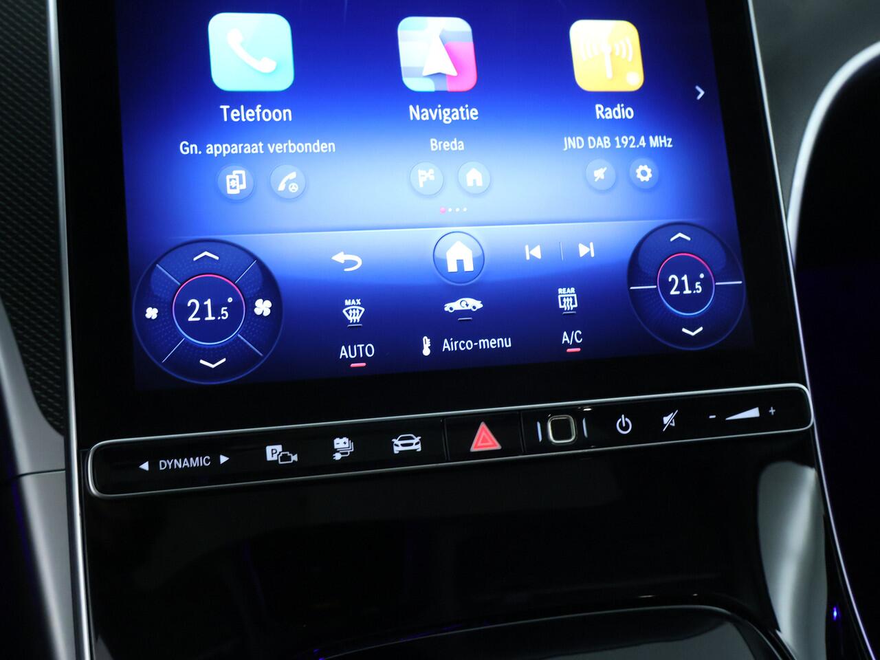 Mercedes-Benz C-KLASSE Estate 300 e AMG Plug-In Hybride | AMG Line | Night Pakket | Trekhaak | Panorama Schuif-Kanteldak | Dodehoek Assist | Stuur en Stoelverwarming | Inclusief 24 maanden MB Certified garantie voor Europa.