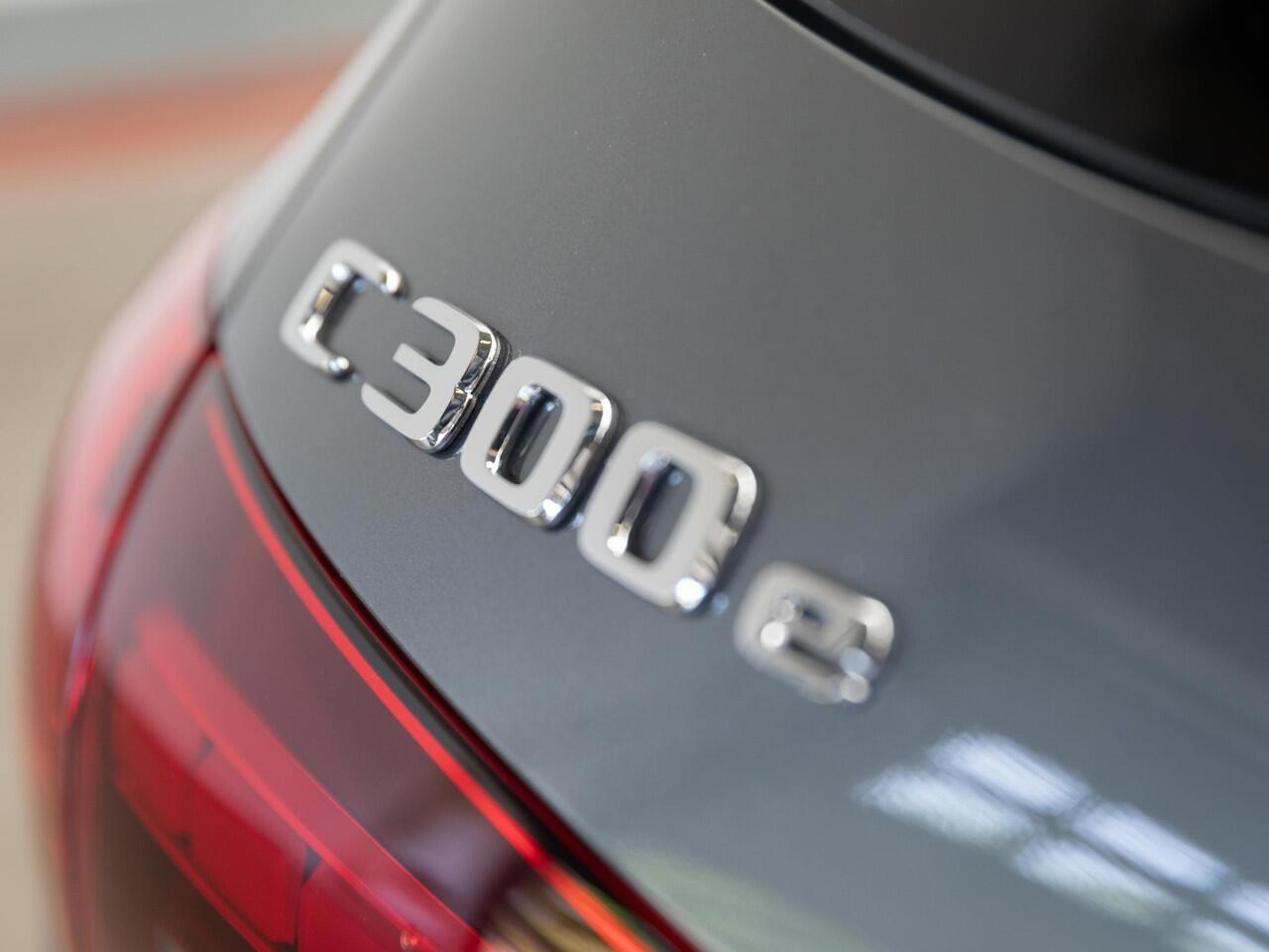 Mercedes-Benz C-KLASSE Estate 300e Business Solution AMG Panorama dak | Trekhaak