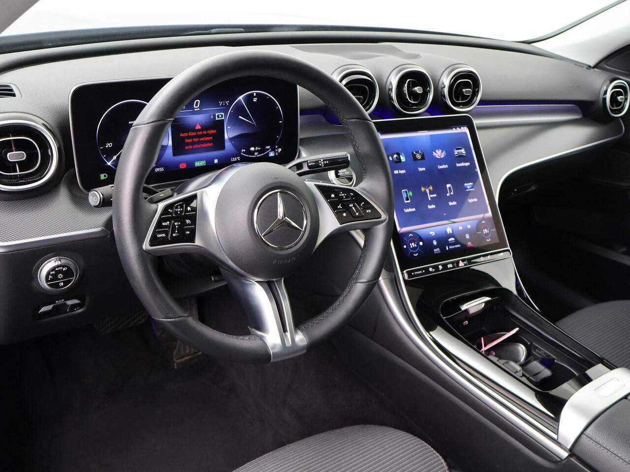 Mercedes-Benz C-KLASSE 300 e AMG Line Limited | Automaat | Digitale cockpit | Panoramadak | Laneassist | Sfeerverlichting | Multifunctioneel stuurwiel | Cruise control | Speedlimiter | Spraakbediening | Inklapbare spiegels | Automatische verlichting | Start/Stop | Navigatie | B