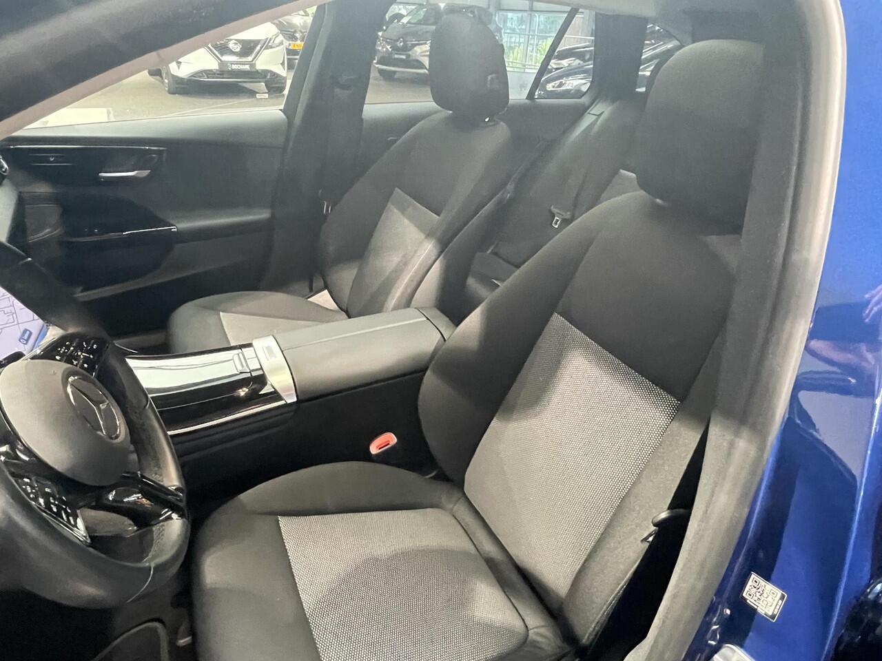 Mercedes-Benz C-KLASSE Estate 180 Business Line | Panoramadak | Navigatie | Camera | Adaptieve cruise controle