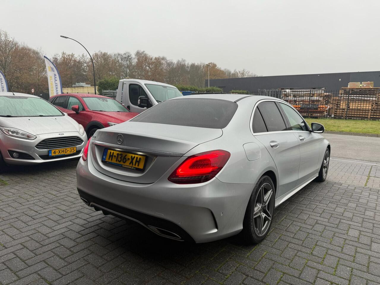 Mercedes-Benz C-KLASSE 180 Business Solution AMG | AUTOMAAT | 12MND GARANTIE | CARPLAY | LMV | PDC | NL AUTO | SFEER VERLICHTING |