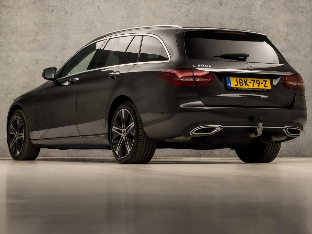 Mercedes-Benz C-KLASSE Estate 300e PHEV AMG Sport 320Pk Automaat (APPLE CARPLAY, GROOT NAVI, CAMERA, ELEK SPORTSTOELEN, ADAPTIVE CRUISE, STOELVERWARMING, GETINT GLAS, TREKHAAK, NIEUWSTAAT)