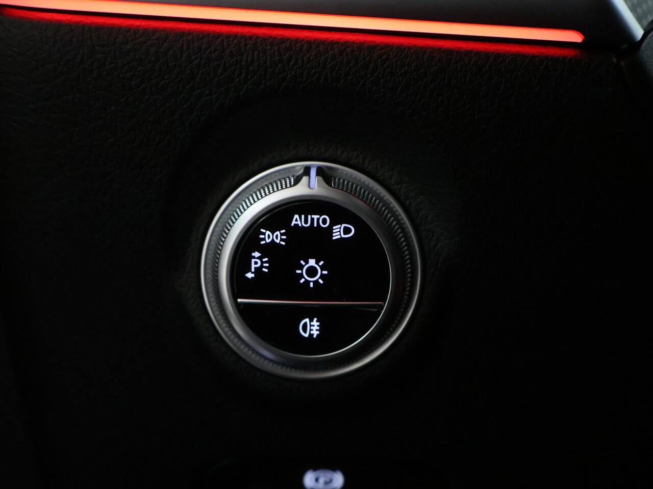 Mercedes-Benz C-KLASSE Estate 180 Star Edition AMG Line | AMG Line | Panoramadak | Trekhaak | Memory voorstoelen | Alarm Klasse 3 | Dodehoek Assist | Easy-Pack Achterklep. Inclusief 24 maanden MB Certified garantie voor Europa.