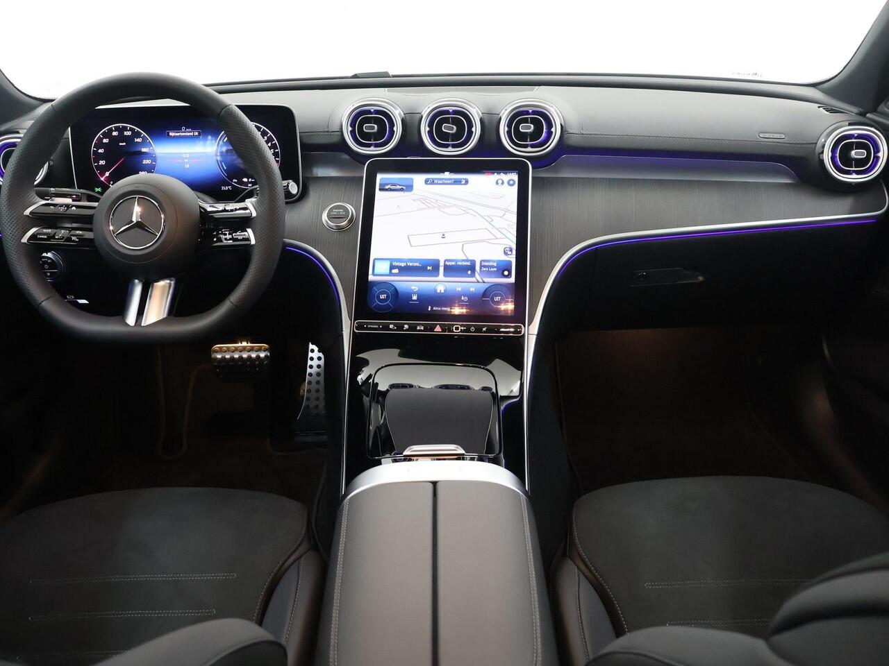 Mercedes-Benz C-KLASSE 300e AMG Line | Panoramaschuifdak| Rijsassistentiepakket | Trekhaak | 360 camera | Digital light | Winterpakket