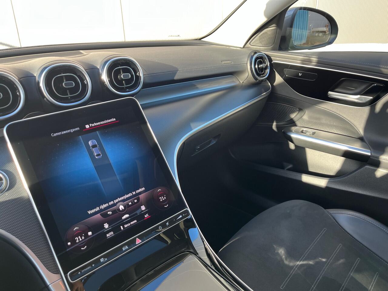 Mercedes-Benz C-KLASSE 180 AMG Line Schuifdak / Sfeer verlichting / Led High Performance