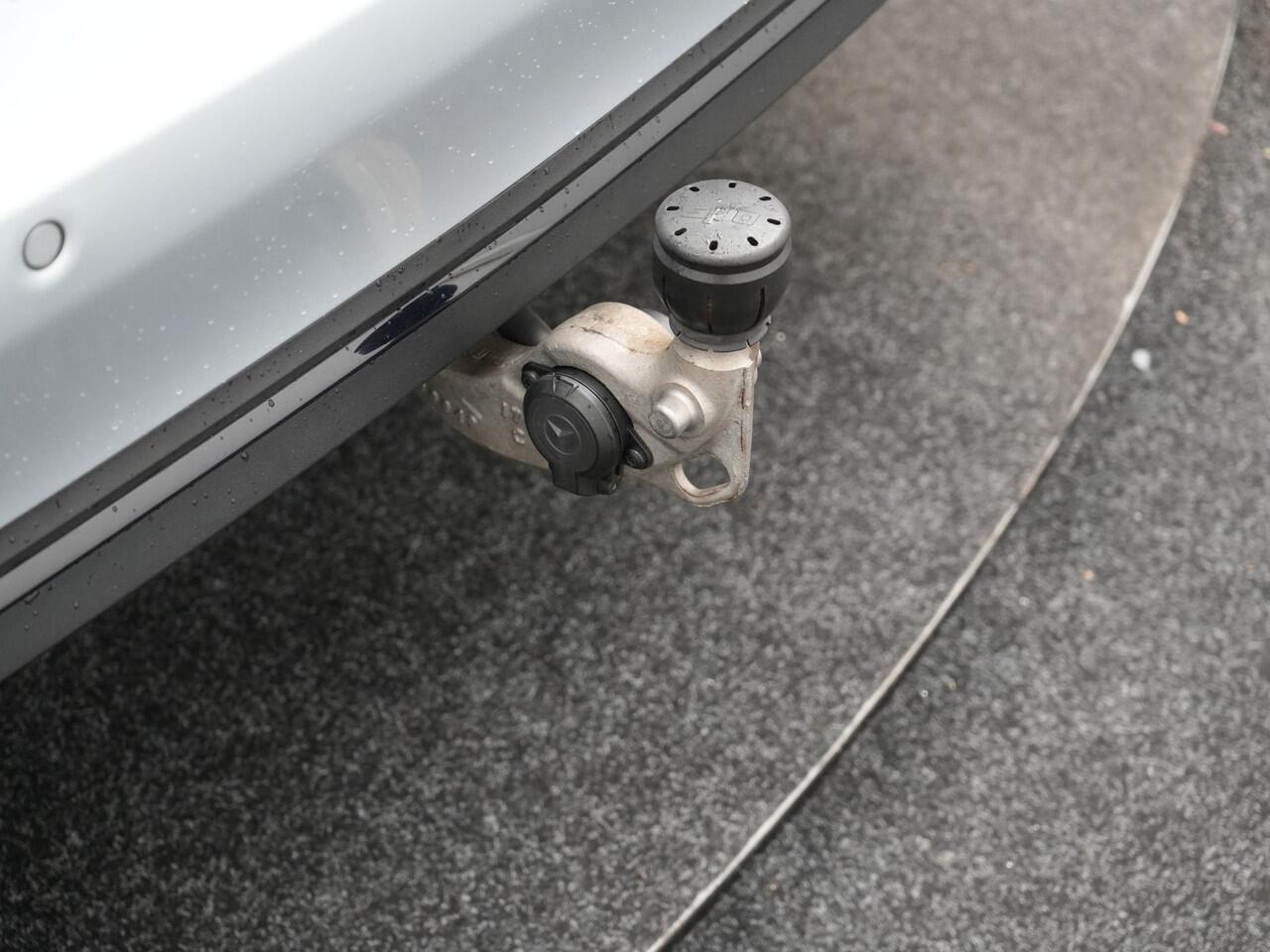 Mercedes-Benz C-KLASSE Estate 300 e Avantgarde Plug In Hybrid 313pk Dealer O.H. PHEV | Trekhaak Af Fabriek | Camera | Night Pakket | Sportstoelen Verwarmd | Apple Carplay | Sfeerverlichting | Navigatie | Virtual | DAB |