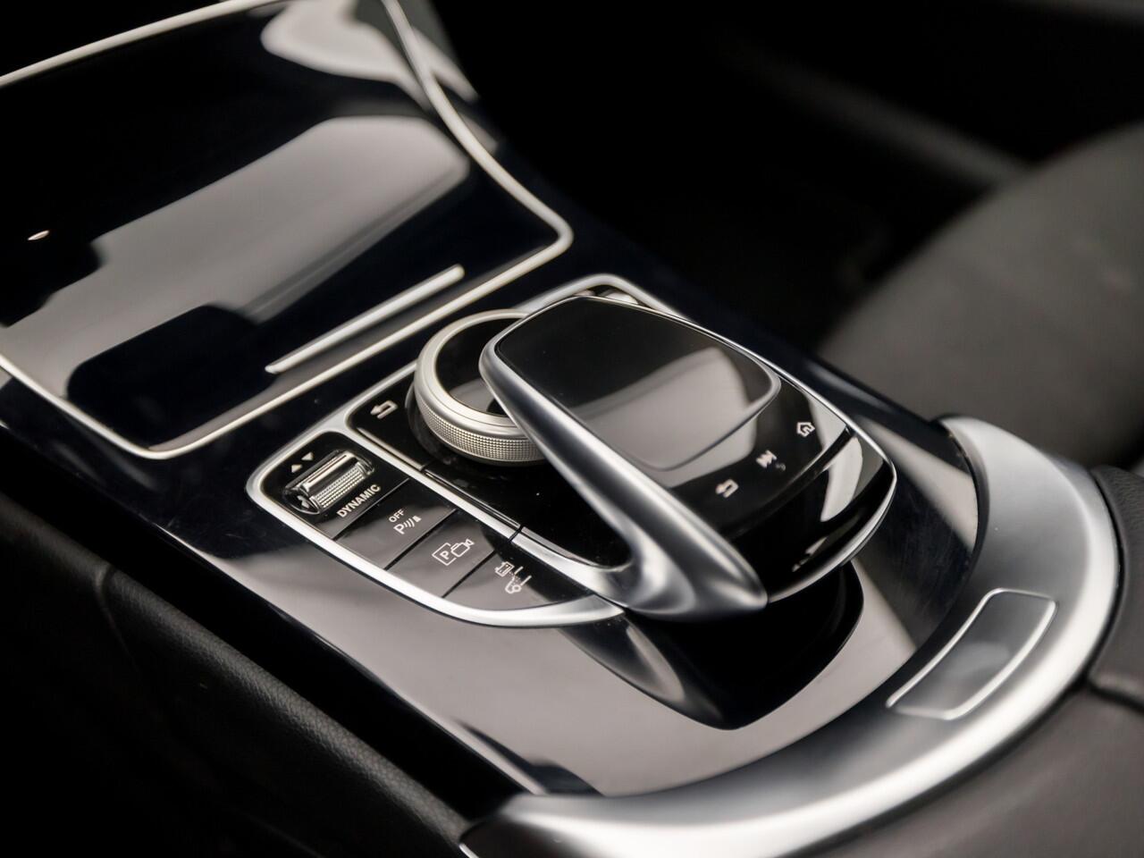 Mercedes-Benz C-KLASSE Estate 300e PHEV AMG Sport 320Pk Automaat (APPLE CARPLAY, GROOT NAVI, CAMERA, ELEK SPORTSTOELEN, ADAPTIVE CRUISE, STOELVERWARMING, GETINT GLAS, TREKHAAK, NIEUWSTAAT)