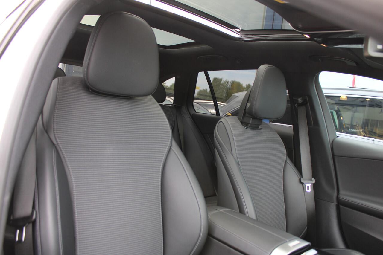 Mercedes-Benz C-KLASSE Estate 300e Luxury Line PANORAMADAK SFEER CAMERA CARPLAY