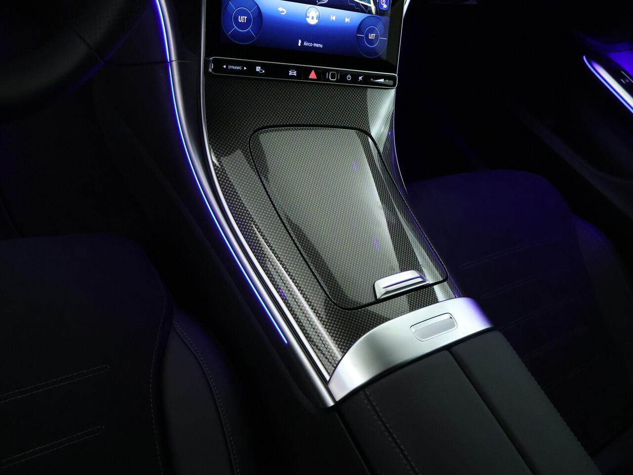 Mercedes-Benz C-KLASSE Estate 180 AMG Nightpakket | Trekhaak | Dodehoekassistent | Memory | Alarm | Stoelverwarming | Parkeerpakket met Camera | Inclusief 24 maanden Mercedes-Benz Certified garantie voor Europa.