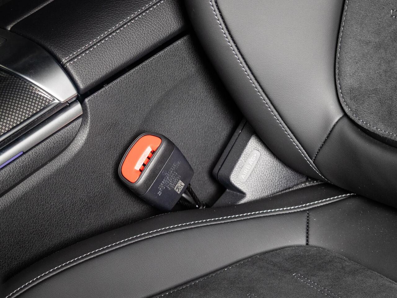 Mercedes-Benz C-KLASSE Estate 180 AMG Line Premium PLUS | Panorama dak | Trekhaak