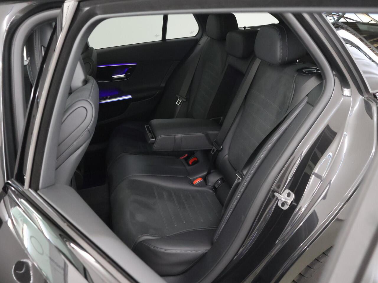 Mercedes-Benz C-KLASSE Estate 180 Business Solution AMG | Panoramadak | 19-Inch | Trekhaak | Digital Light | Night pakket | Memory pakket | Stoelverwarming