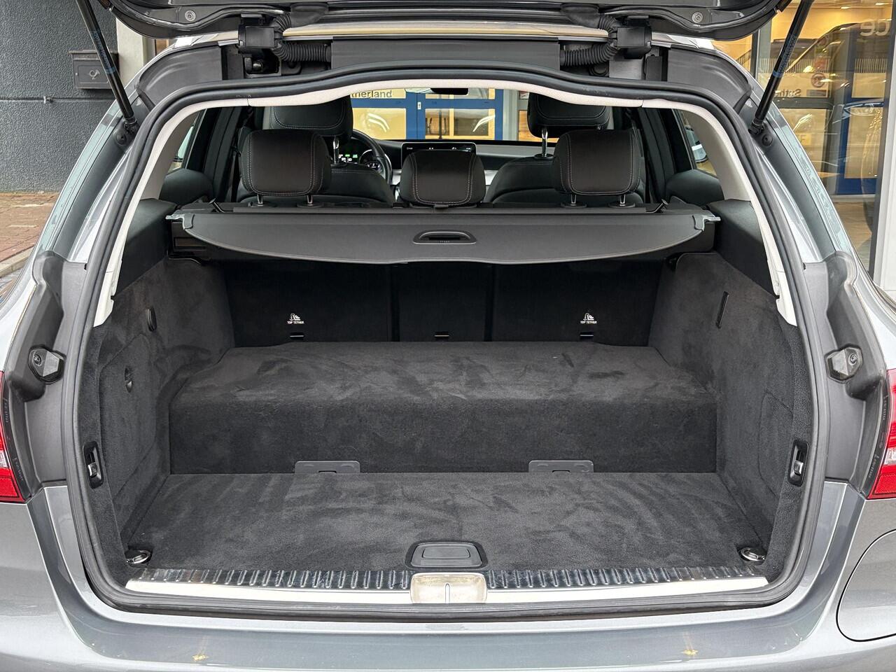 Mercedes-Benz C-KLASSE Estate 300 e Avantgarde 320pk PHEV | Trekhaak | Adaptive cruise control | Stoelverwarming | Dodehoeksensoren | Elektrische stoelen met geheugenfunctie | Head up Display |