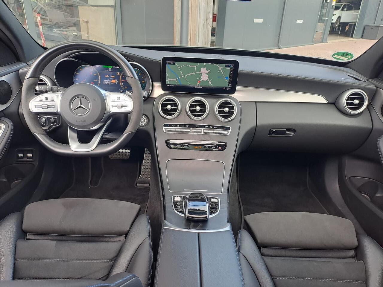 Mercedes-Benz C-KLASSE Estate 300 e Business Plus Solution AMG Limited | Pano | Trekhaak | Multibeam | 360° camera | Leder/alcantara | Stoelverwarming | Elek. achterklep | Vol |