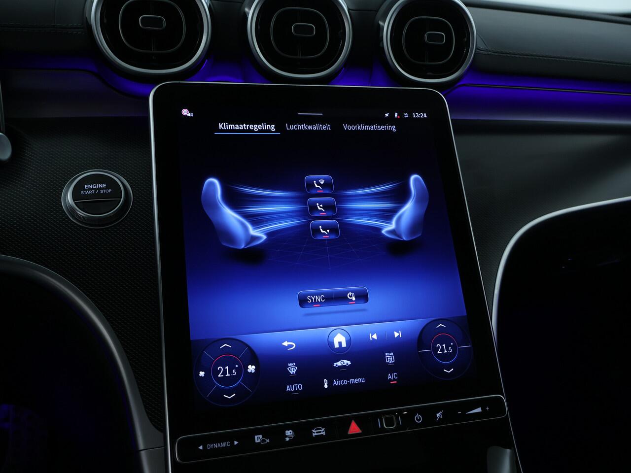 Mercedes-Benz C-KLASSE Estate 300 e AMG Plug-In Hybride | AMG Line | Night Pakket | Trekhaak | Panorama Schuif-Kanteldak | Dodehoek Assist | Stuur en Stoelverwarming | Inclusief 24 maanden MB Certified garantie voor Europa.