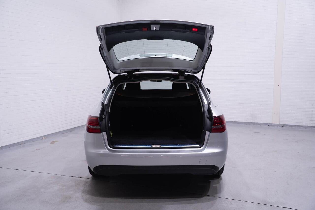 Mercedes-Benz C-KLASSE C 180 CDi Business Line Navi Sportstoelen Led koplampen Clima Stoelverwarming Camera Apple Carplay