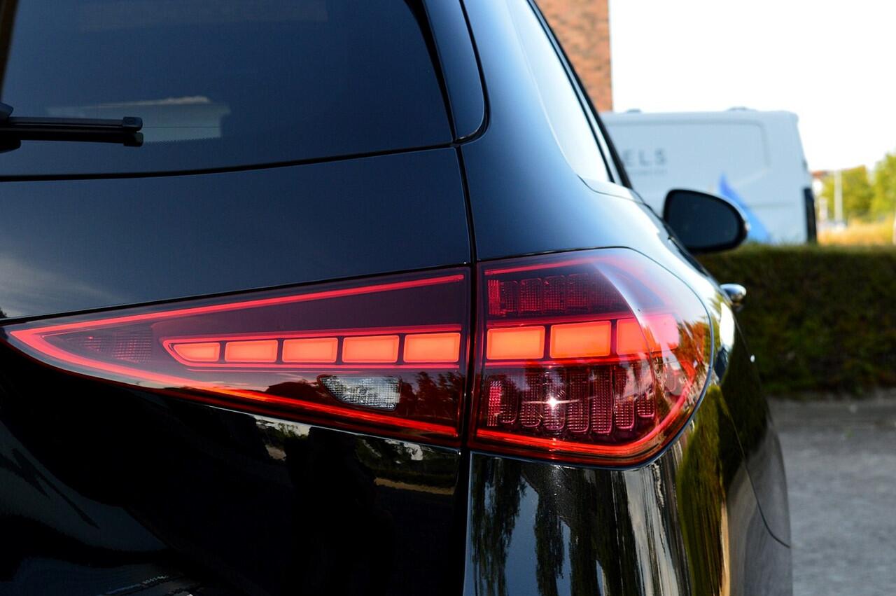 Mercedes-Benz C-KLASSE Estate 300 e AMG Line Rijklaarprijs-Garantie Panorama dak Leder Led Sfeerverlichting Navigatie