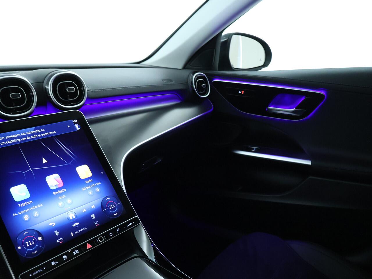 Mercedes-Benz C-KLASSE Estate 300 e AMG Plug-In Hybride | AMG Line | Night Pakket | Trekhaak | Panorama Schuif-Kanteldak | Dodehoek Assist | Stuur en Stoelverwarming | Inclusief 24 maanden MB Certified garantie voor Europa.