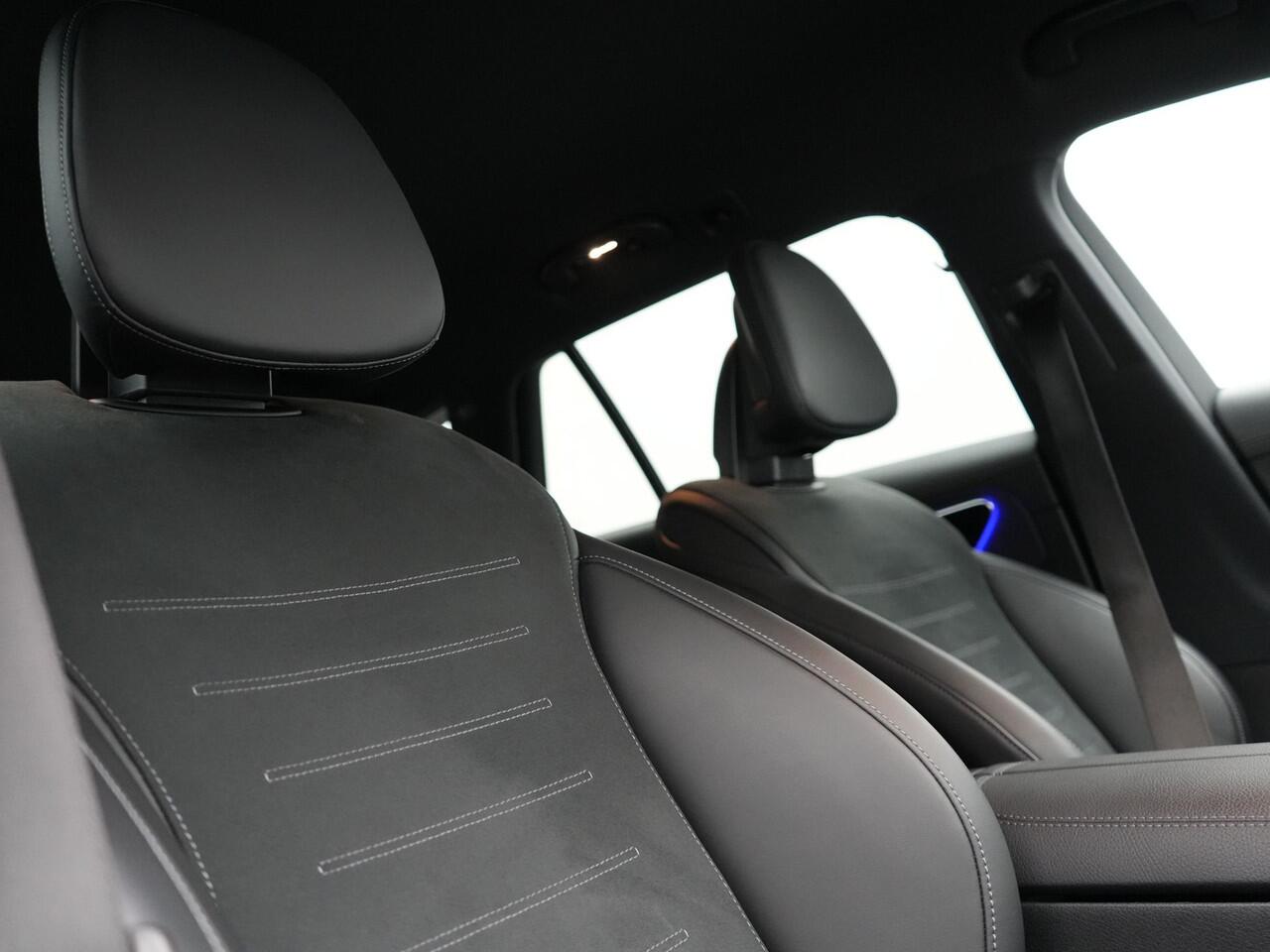 Mercedes-Benz C-KLASSE Estate 300 e AMG Line Plug In Hybrid 313pk Dealer O.H PHEV | Trekhaak af Fabriek | Adaptive Cruise | 360 Camera | Digital LED | Alcantara Sportstoelen Verwarmd | Sfeerverlichting | Keyless |