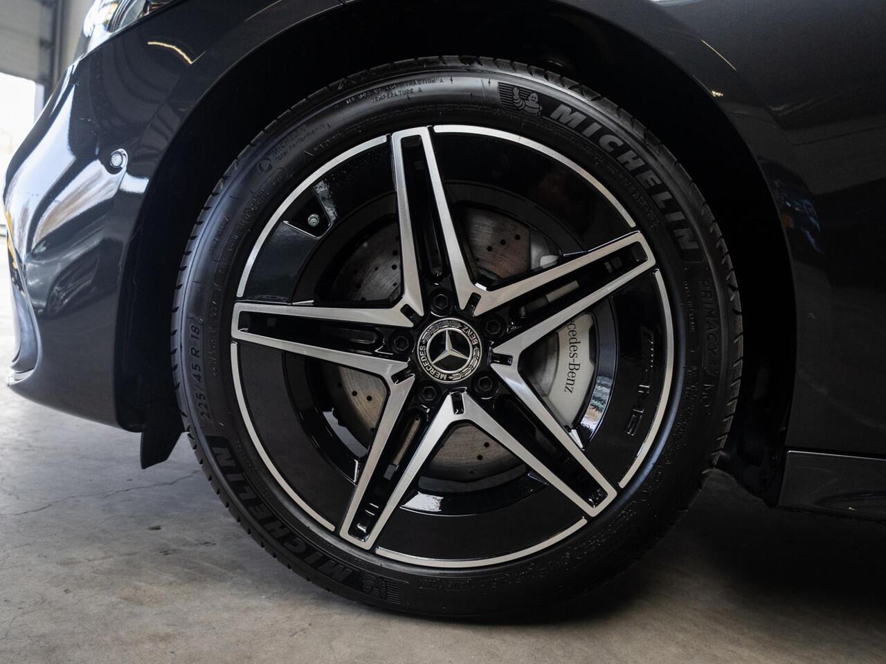 Mercedes-Benz C-KLASSE Limousine 300 e Star Edition Limited Panorama dak | Trekhaak