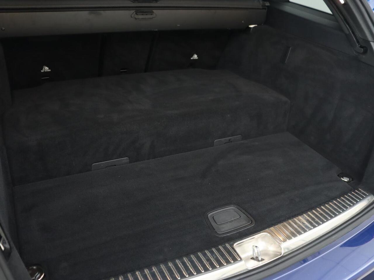 Mercedes-Benz C-KLASSE 300de AMG | Trekhaak | Stoelverwarming | Carplay | Leder/Alcantara | Full LED | Navigatie | Camera | Park Assist | Climate control | PHEV | Plug In