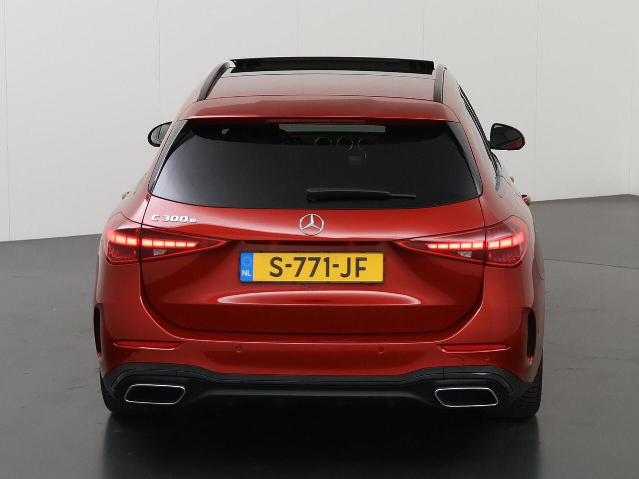 Mercedes-Benz C-KLASSE Estate 300 e AMG Line | Night | Trekhaak | Panoramadak | Sfeerverlichting |