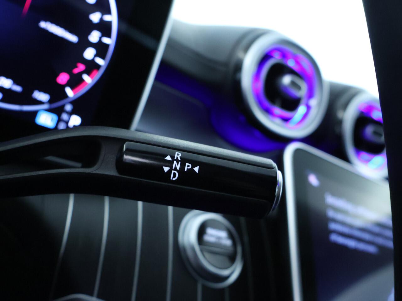 Mercedes-Benz C-KLASSE Estate 300 e Plug-In Hybride AMG Nightpakket | Trekhaak | Panoramadak | Memory | Stuur en Stoelverwarming | Dode Hoek Ass | Car Play | Inclusief 24 maanden Mercedes-Benz Certified garantie voor Europa.