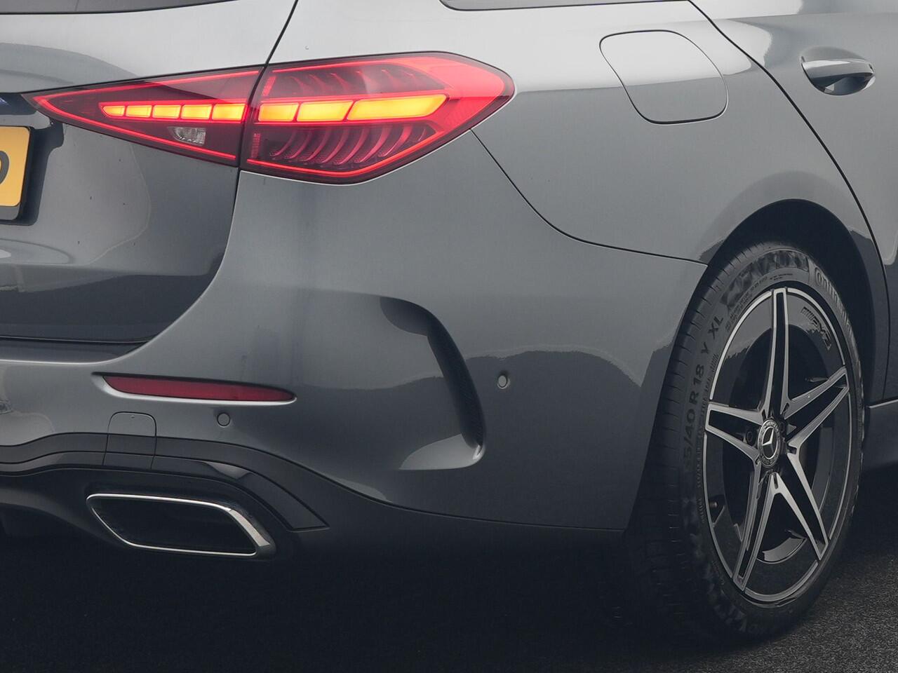 Mercedes-Benz C-KLASSE Estate 300 e AMG Line NIEUW MODEL Plug In Hybrid 313pk Dealer O.H PHEV | Adaptive Cruise | Camera | Alcantara Sportstoelen Verwarmd | Sfeerverlichting | Virtual | Blis | Navigatie | DAB |