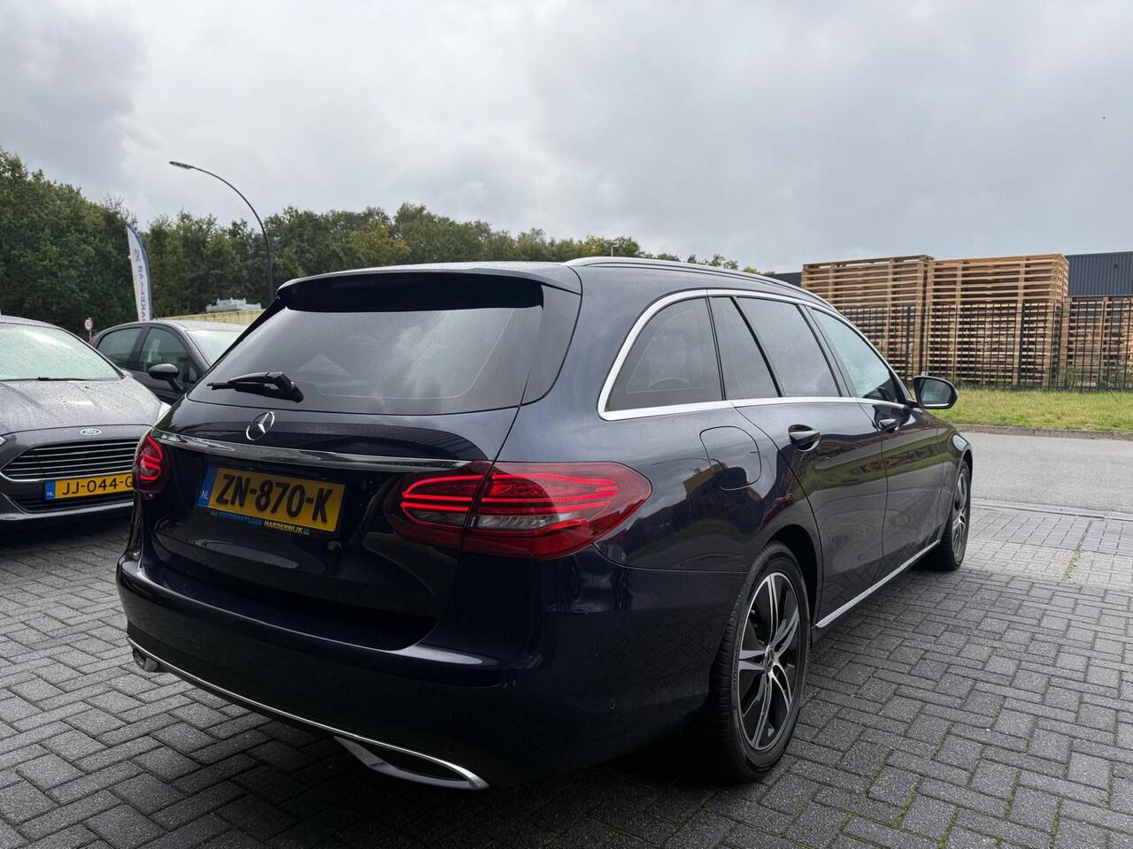 Mercedes-Benz C-KLASSE Estate 180 Business Solution Plus Upgrade Edition | 1E EIGENAAR | 12MND GARANTIE | AUTOMAAT | LED | CARPLAY | AMBILIGHT | NAVI | LMV | CRUISE | NL-AUTO |
