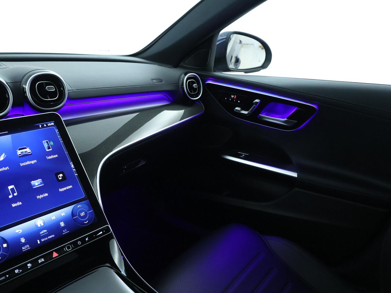 Mercedes-Benz C-KLASSE Estate 300 e AMG Plug-In Hybride AMG Line | Trekhaak | Panorama Schuif-Kanrteldak | Distronic | Stuur en Stoelverwarming. Inclusief 24 maanden Mercedes-Benz Certified garantie voor Europa.