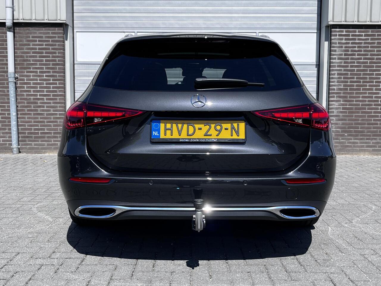 Mercedes-Benz C-KLASSE Estate 180 Star Edition Luxury | Panoramadak | Trekhaak | Burmester 3D Surround Sound | DISTRONIC afstandsassistent | Dodehoekassistent | Apple CarPlay | Android Auto | Elektrisch Verstelbare Stoelen + Memory