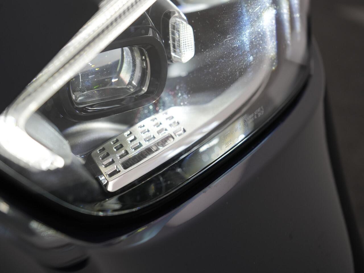 Mercedes-Benz C-KLASSE Estate 300 e AMG Line Plug In Hybrid 313pk Dealer O.H. PHEV | Adaptive Cruise | Head Up | Camera | Digital LED | Bi Color Lederen Sportstoelen Verwarmd | Apple Carplay | Sfeerverlichting | Virtual | Navigatie | DAB |