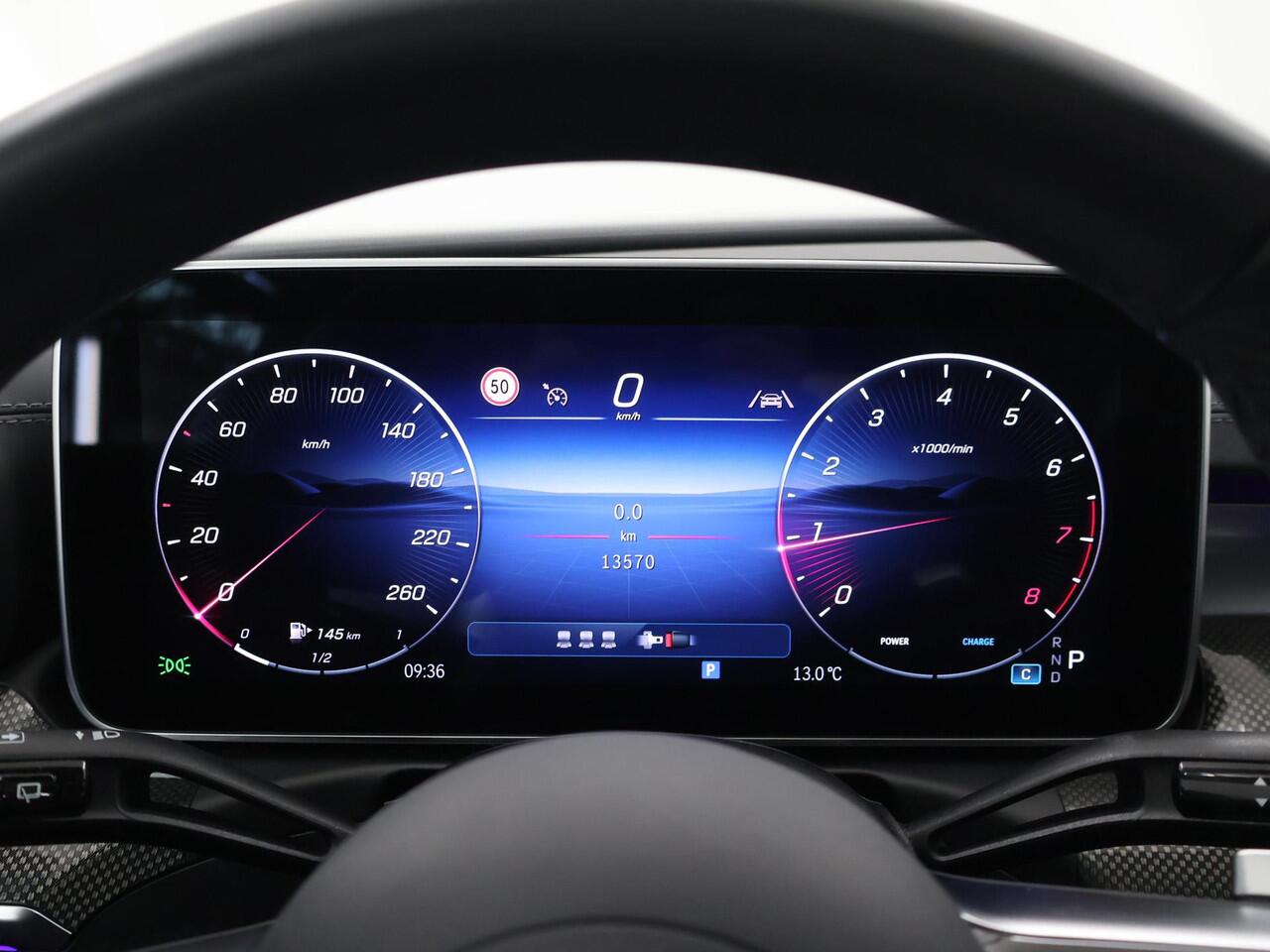 Mercedes-Benz C-KLASSE Estate 180 Business Solution AMG | Panoramadak | 19-Inch | Trekhaak | Digital Light | Night pakket | Memory pakket | Stoelverwarming