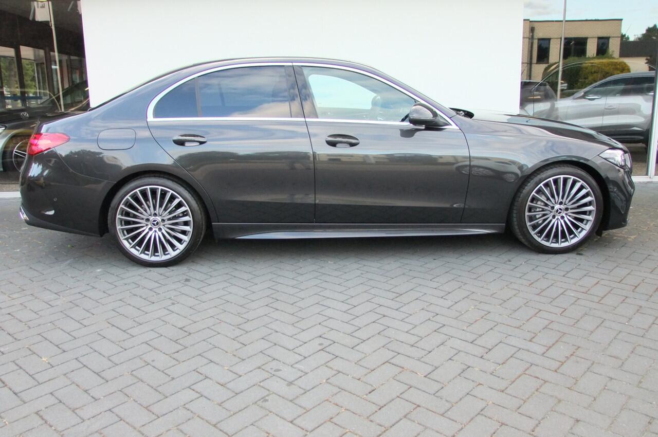 Mercedes-Benz C-KLASSE 180 AMG Line / NL auto/ Trekhaak af-fabriek/ Panorama/ Burmester / 19 inch