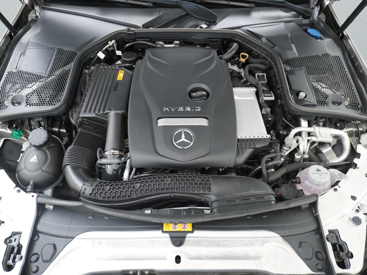 Mercedes-Benz C-KLASSE Estate C 300 e Estate AMG line | Trekhaak LED Sfeer