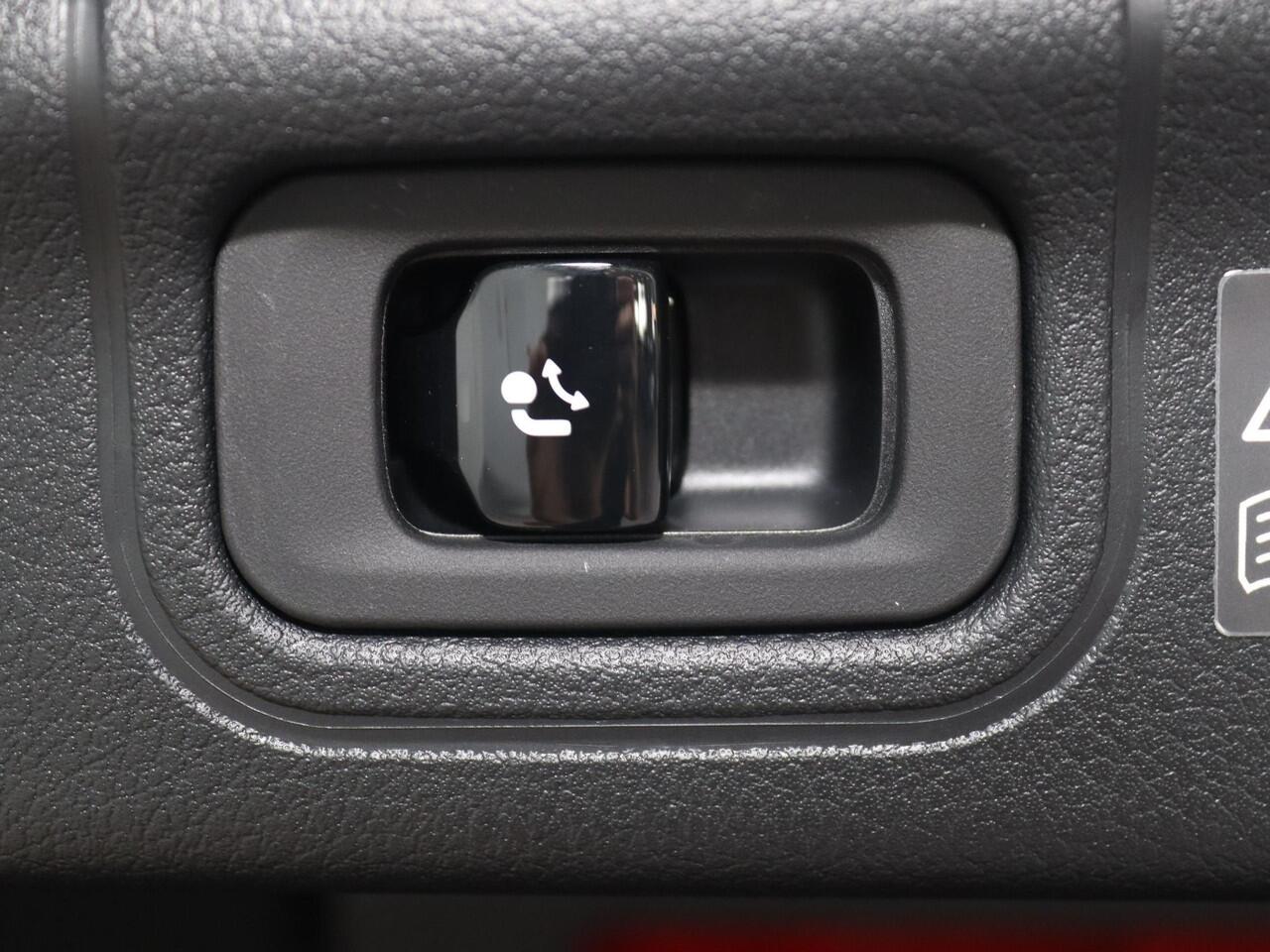 Mercedes-Benz C-KLASSE 180 Business Solution AMG | Panoramaschuifdak | Night | 19 inch LM Velgen | Trekhaak | 360 Camera | Memory Elek. stoelen