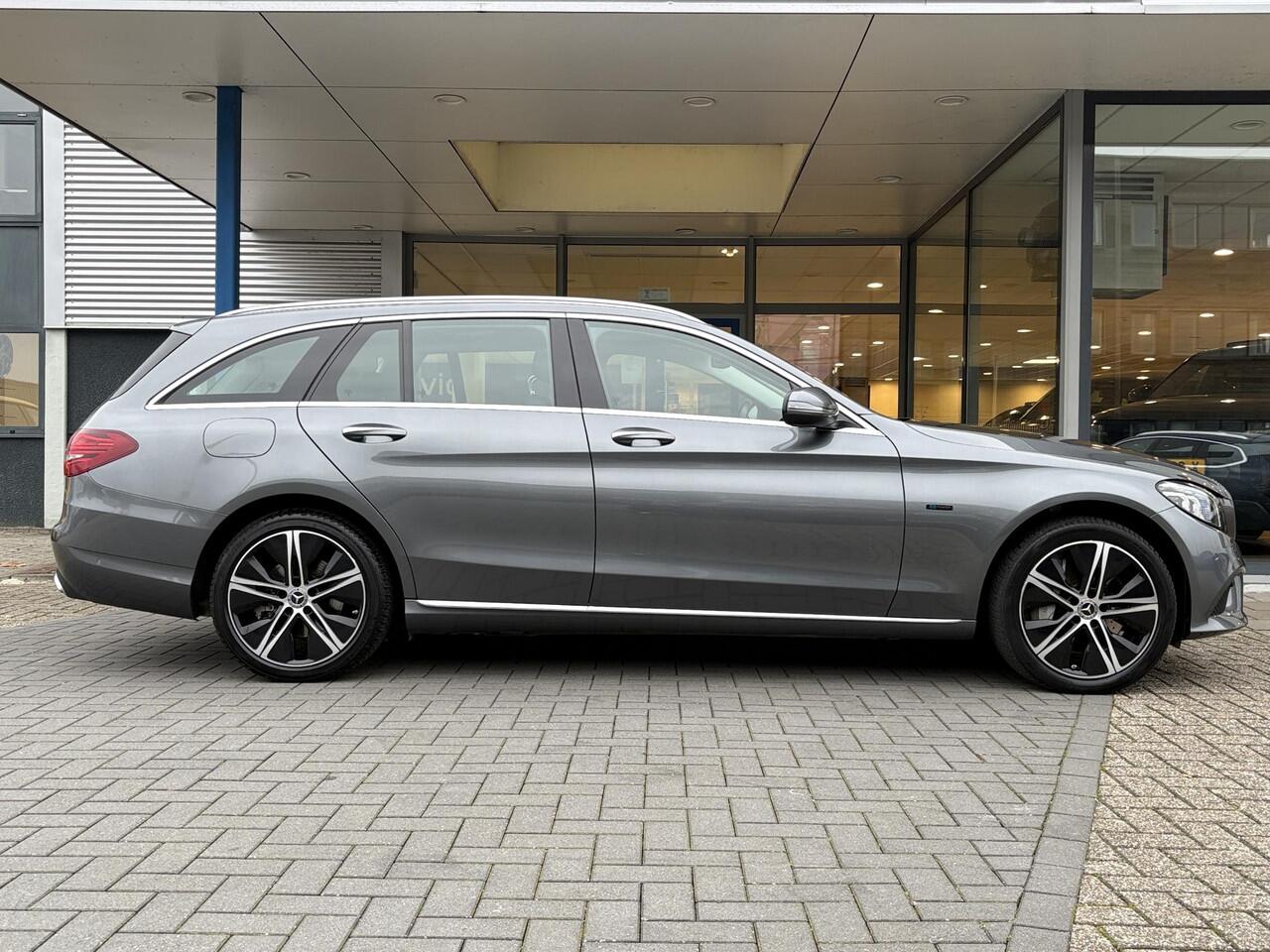 Mercedes-Benz C-KLASSE Estate 300 e Avantgarde 320pk PHEV | Trekhaak | Adaptive cruise control | Stoelverwarming | Dodehoeksensoren | Elektrische stoelen met geheugenfunctie | Head up Display |