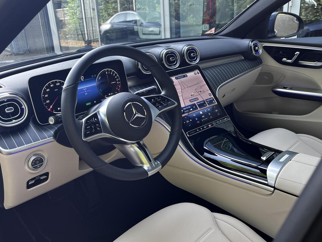 Mercedes-Benz C-KLASSE Estate 300 e Luxury Line | Leder Beige | Panoramadak | Winter Pakket | Trekhaak | DIGITAL LIGHT | DISTRONIC Afstandsassistent | 360° Camera | Stuurverwarming | Apple CarPlay | Android Auto | Elektrisch Verstelbare Stoelen + Memory