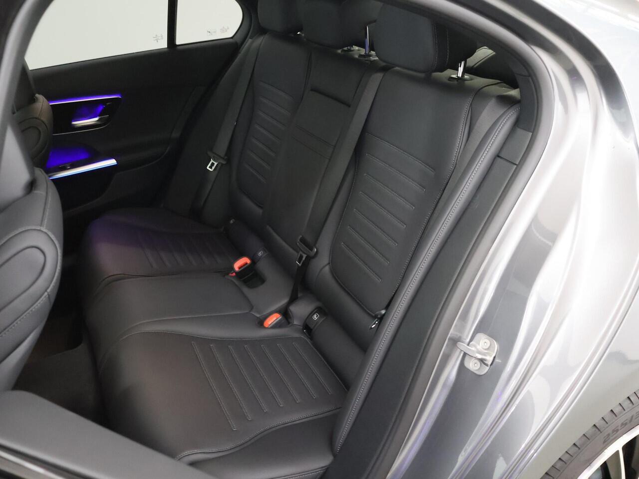 Mercedes-Benz C-KLASSE 180 Star Edition AMG Line | Panoramaschuifdak | 19" AMG velgen | Night pakket | DIGITAL LIGHT