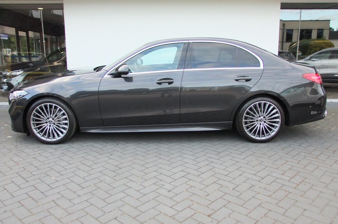 Mercedes-Benz C-KLASSE 180 AMG Line / NL auto/ Trekhaak af-fabriek/ Panorama/ Burmester / 19 inch
