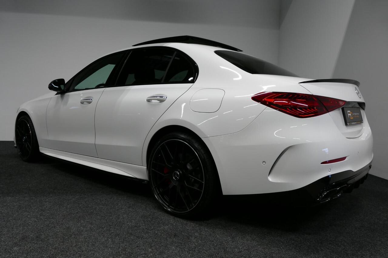 Mercedes-Benz C-KLASSE 300 e AMG Line / C63s AMG Diffuser / Panamericana Grille / Panoramadak / Elektr. verstelbare voorstoelen + memory / Ambienteverlichting / Laser Digital Light / Apple Carplay - Android Auto / Rondomzichtcamera / Stoelverwarming / 20'' LMV / Achteruitrijcam