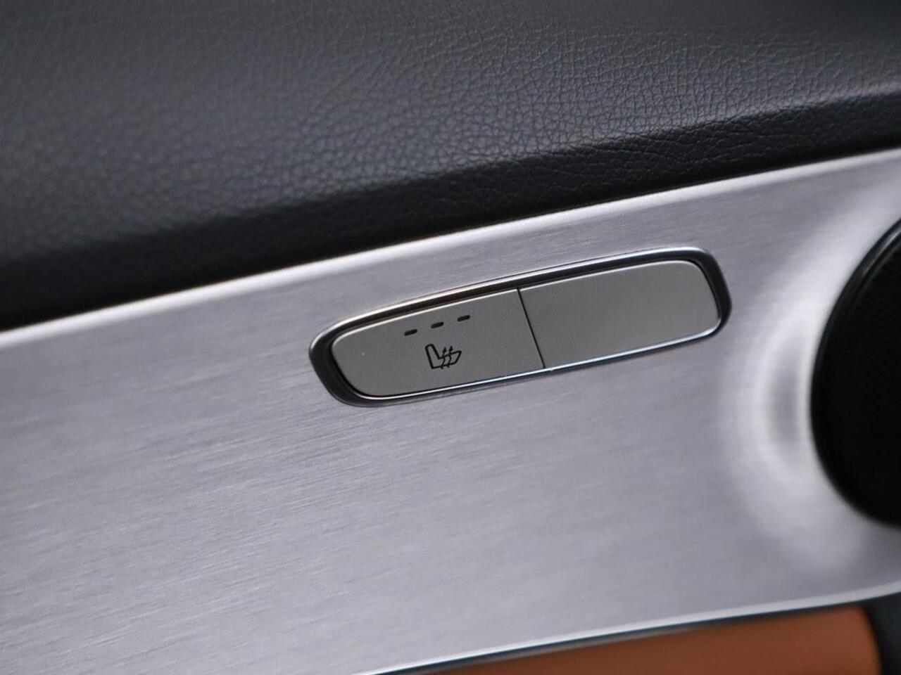 Mercedes-Benz C-KLASSE 180 Aut. AMG Night Ed. Leder/Camera/Carplay/Alarm