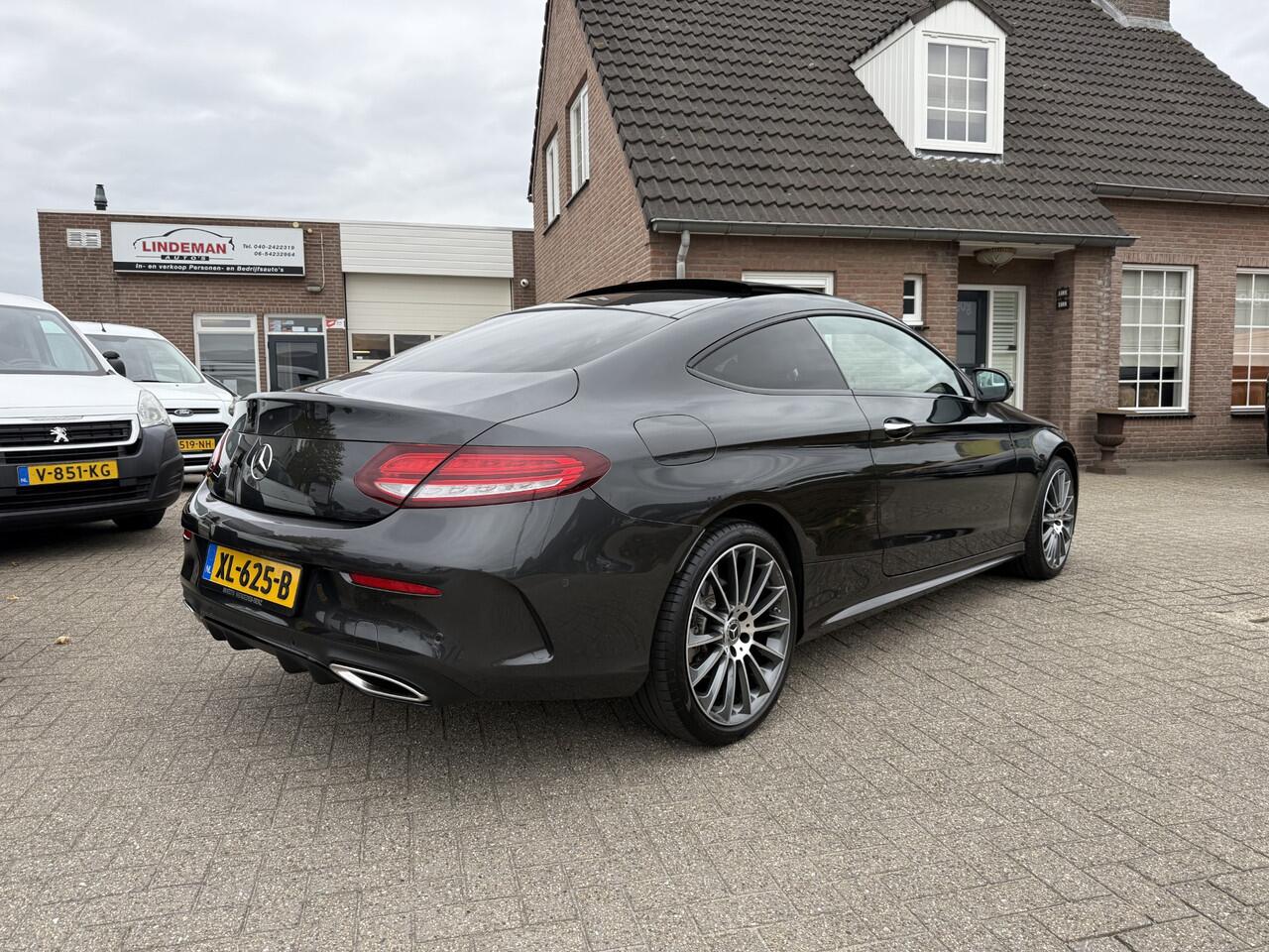 Mercedes-Benz C-KLASSE Coupé 180 Aut. AMG Panodak Keyless Burmester 19" Org. Nederlands