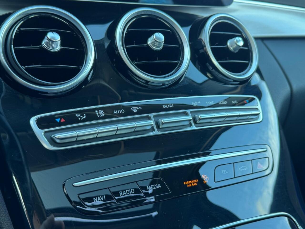 Mercedes-Benz C-KLASSE C 180 CGI AUT. 155PK HALF-LEER NAVI CAMERA SCHUIFDAK AIRCO LMV PDC