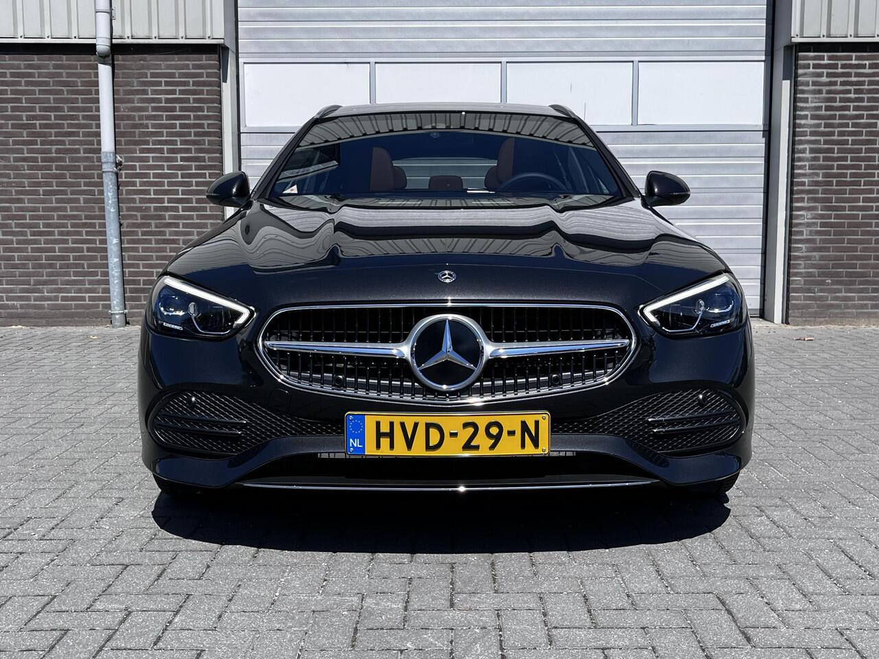 Mercedes-Benz C-KLASSE Estate 180 Star Edition Luxury | Panoramadak | Trekhaak | Burmester 3D Surround Sound | DISTRONIC afstandsassistent | Dodehoekassistent | Apple CarPlay | Android Auto | Elektrisch Verstelbare Stoelen + Memory